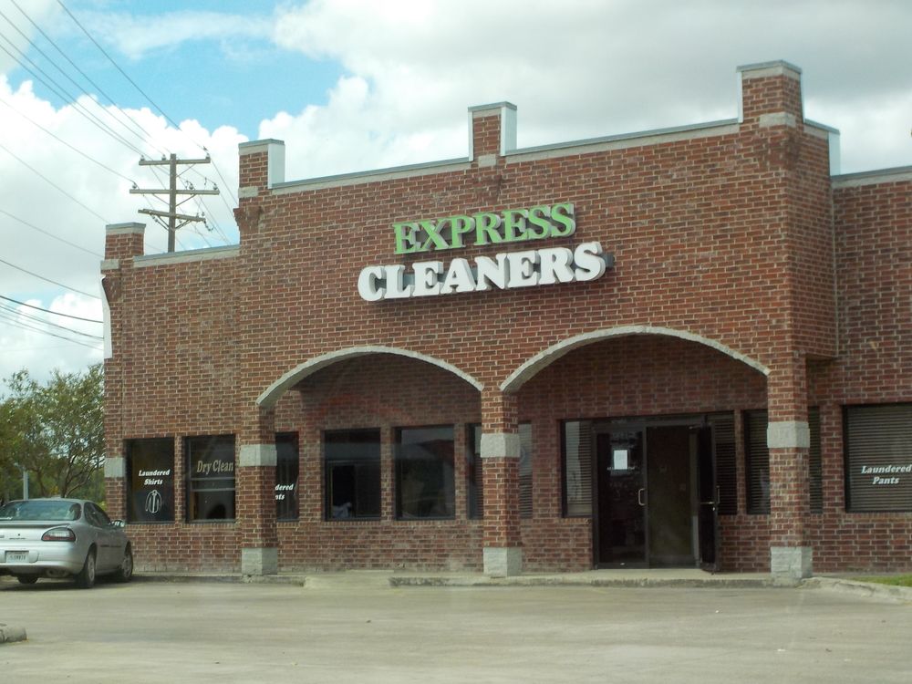 Tejon Plaza: 1601 Alton Gloor , Brownsville, TX 78526